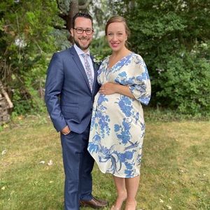 Hope & Ivy maternity blue/ivory dress.
